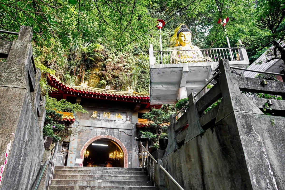 Chùa động Hang Tiên