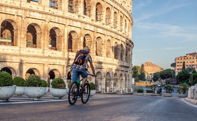 Alberto khuyên nên đi xe đạp ở Rome để ngắm thành phố theo cách hoàn toàn mới.