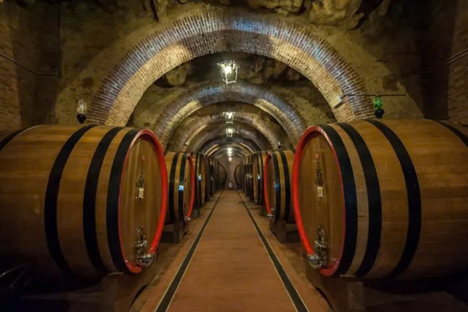 Đặc sản rượu vang đỏ Brunello du khách không nên bỏ qua ở Val d'Orcia.