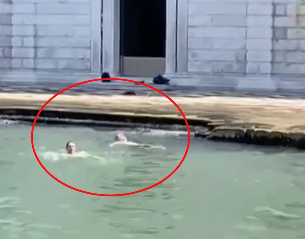 Hành vi thiếu văn minh của du khách tại Venice gây phẫn nộ trong cộng đồng địa phương