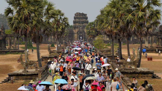 Khách tham quan khu đền cổ Angkor ở Siem Reap, Campuchia.