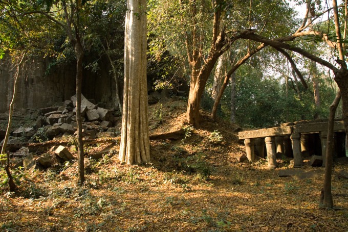Tàn tích ở đền Beng Mealea