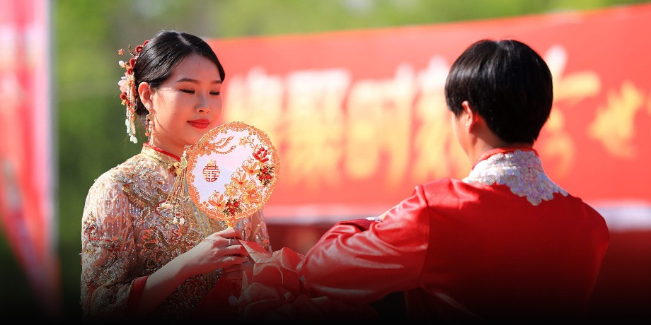 Trung Quốc khuyến khích người trẻ kết hôn, sinh con để giải quyết tình trạng già hóa dân số