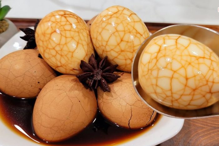 Trứng luộc nước trà