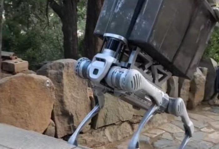 Chó robot thông minh: Giải pháp xanh cho núi Thái Sơn