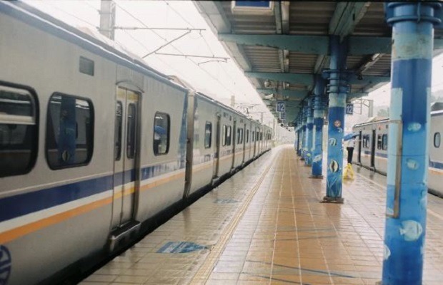 Tàu hỏa từ Đài Bắc đến làng Houtong mất khoảng 40 phút di chuyển