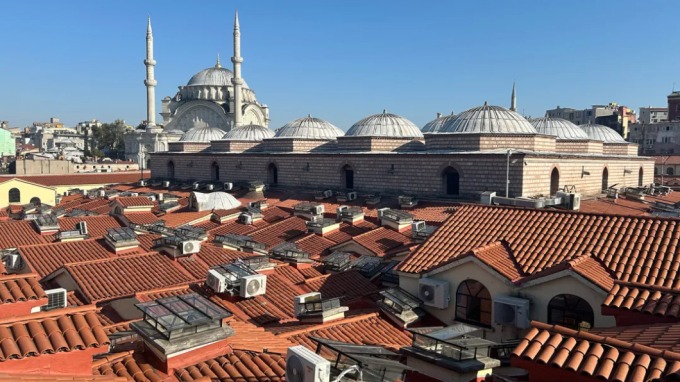 Khám phá góc khuất của Grand Bazaar: Tour trên mái chợ cổ Istanbul