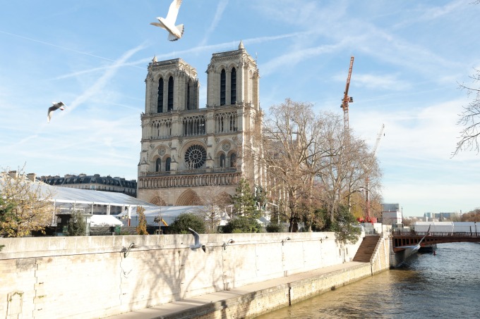 Nhà thờ Đức Bà Paris rực sáng trở lại: Lễ khai mạc trang trọng và ý nghĩa