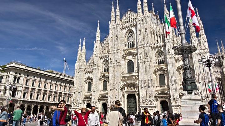 Việc hút thuốc lá ngoài trời ở Milan, Ý, hiện đã bị cấm vì thành phố này đang có động thái cải thiện sức khỏe cộng đồng và môi trường.