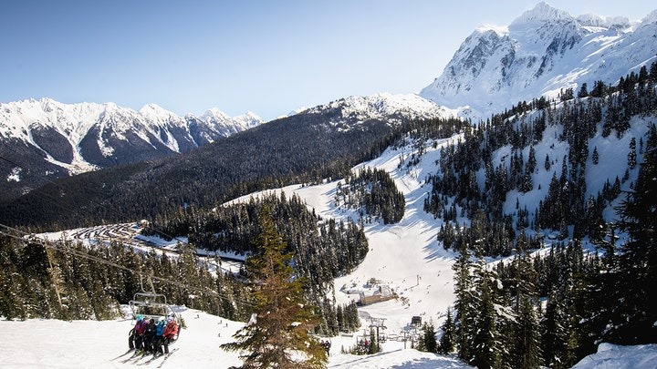 Hãy đến đỉnh núi cao nhất ở North Cascades khi bạn đi nghỉ ở Núi Baker ở Washington.