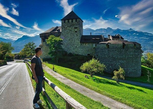 Hoàng hôn tuyệt đẹp trên dãy núi Alps ở Liechtenstein