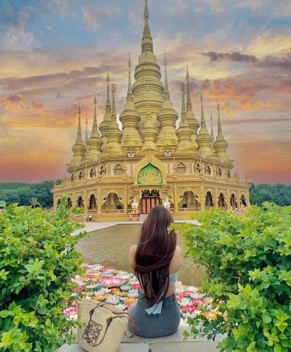 Khung cảnh thanh bình tại một bản làng dân tộc ở Tây Song Bản Nạp