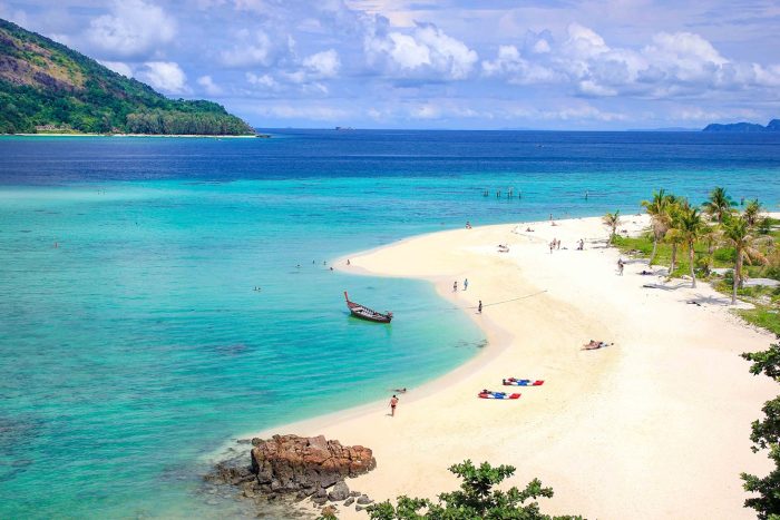 Koh Lipe, nơi cát trắng và nước biển trong xanh tạo nên một bức tranh hoàn hảo.