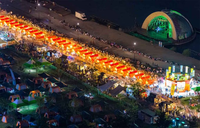 Camping và Chợ đêm bên sông