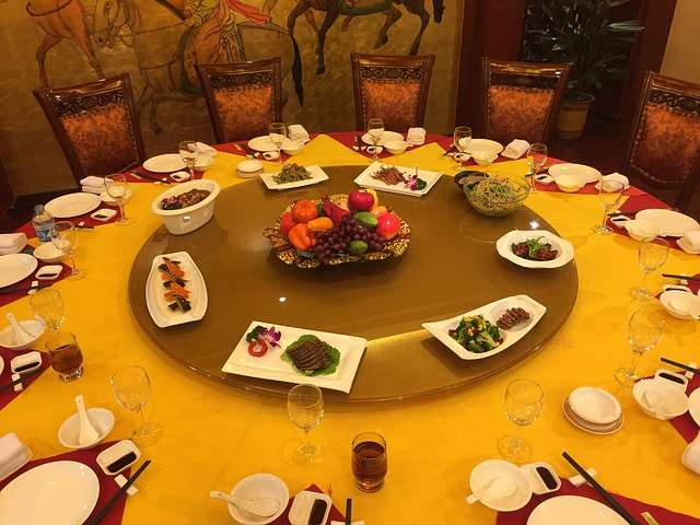 Bàn xoay thức ăn phổ biến của người Trung Quốc.